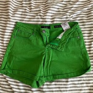 Low-rise denim shorts